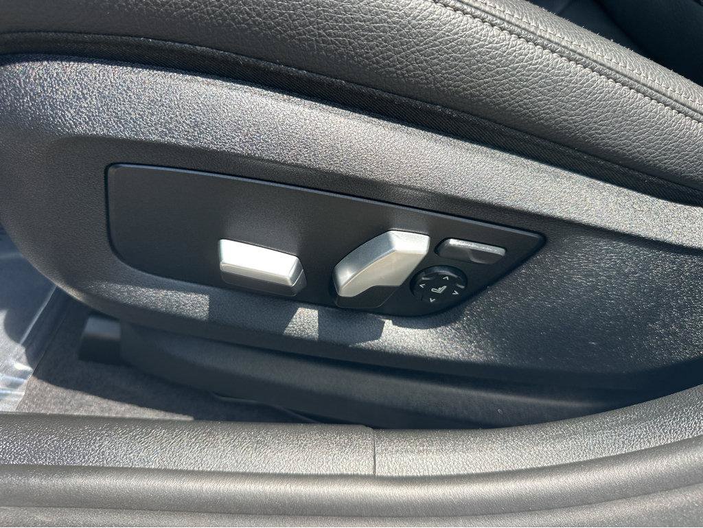 Used 2019 BMW 530e w/ Premium Package RWD image 32