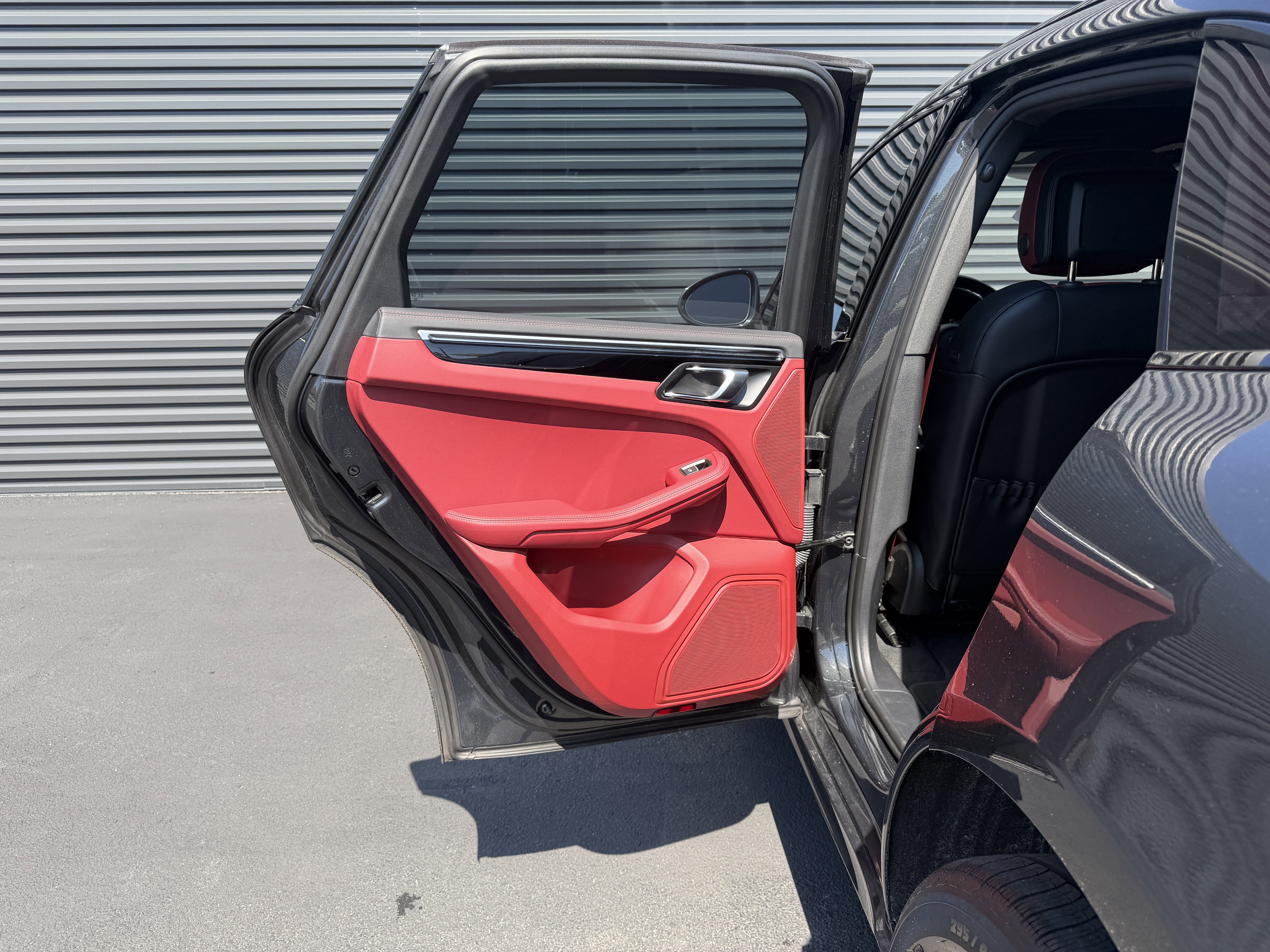 Certified 2023 Porsche Macan S AWD/4WD image 13