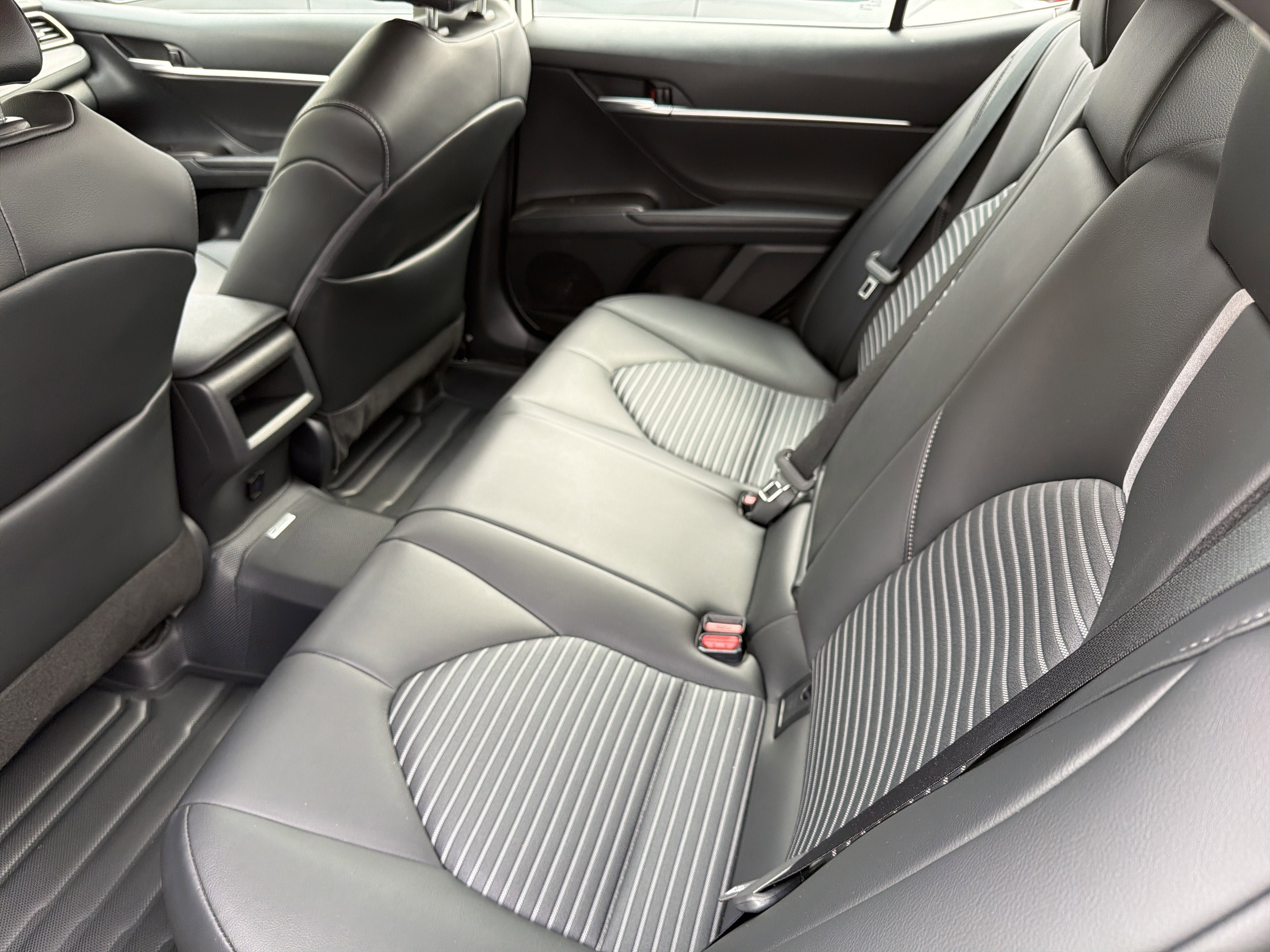 Used 2023 Toyota Camry SE w/ Cold Weather Package FWD image 23