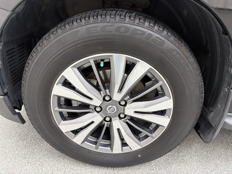 Used 2019 Nissan Pathfinder S AWD/4WD image 16