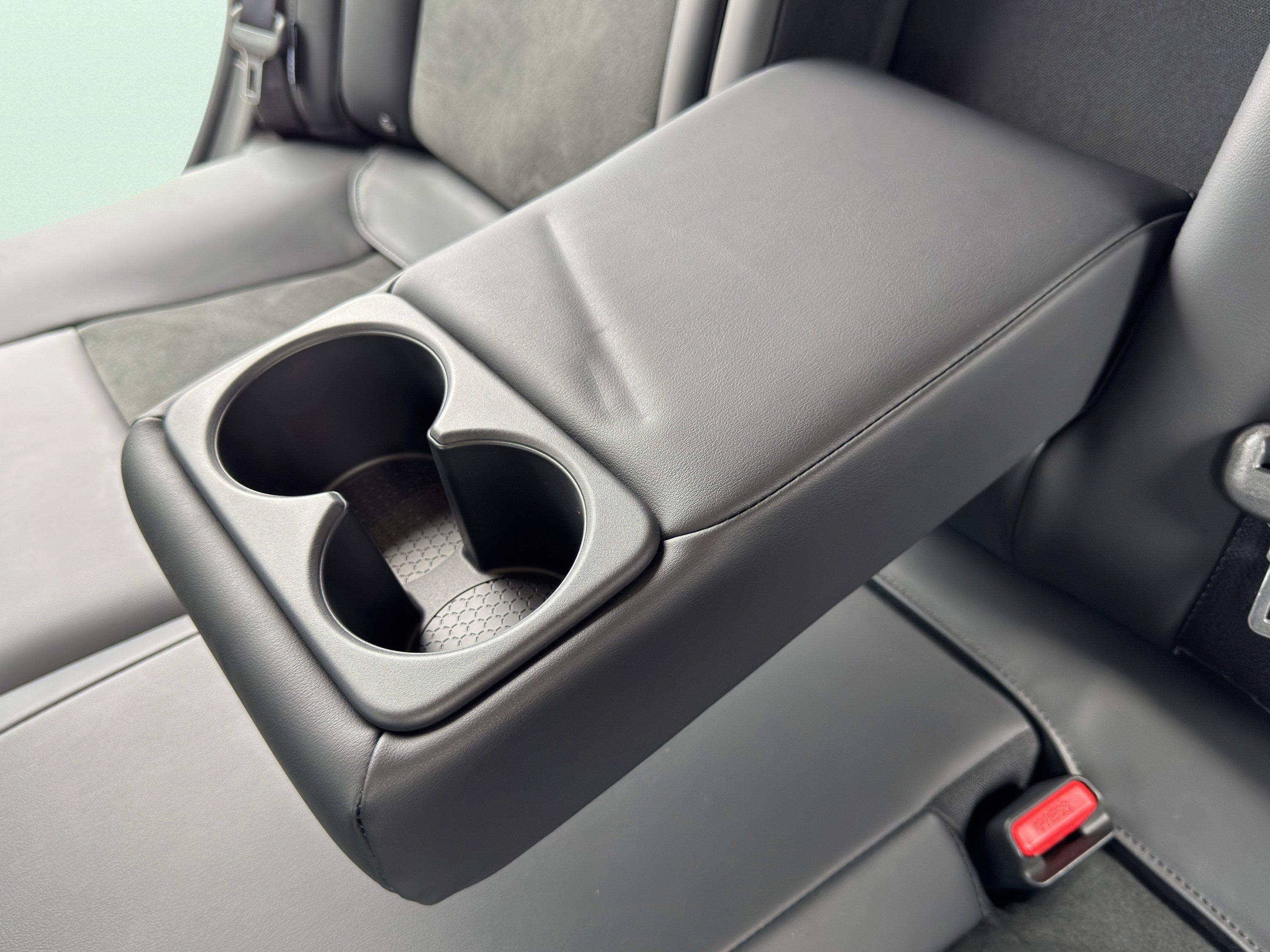 Used 2025 Nissan Ariya FWD image 39