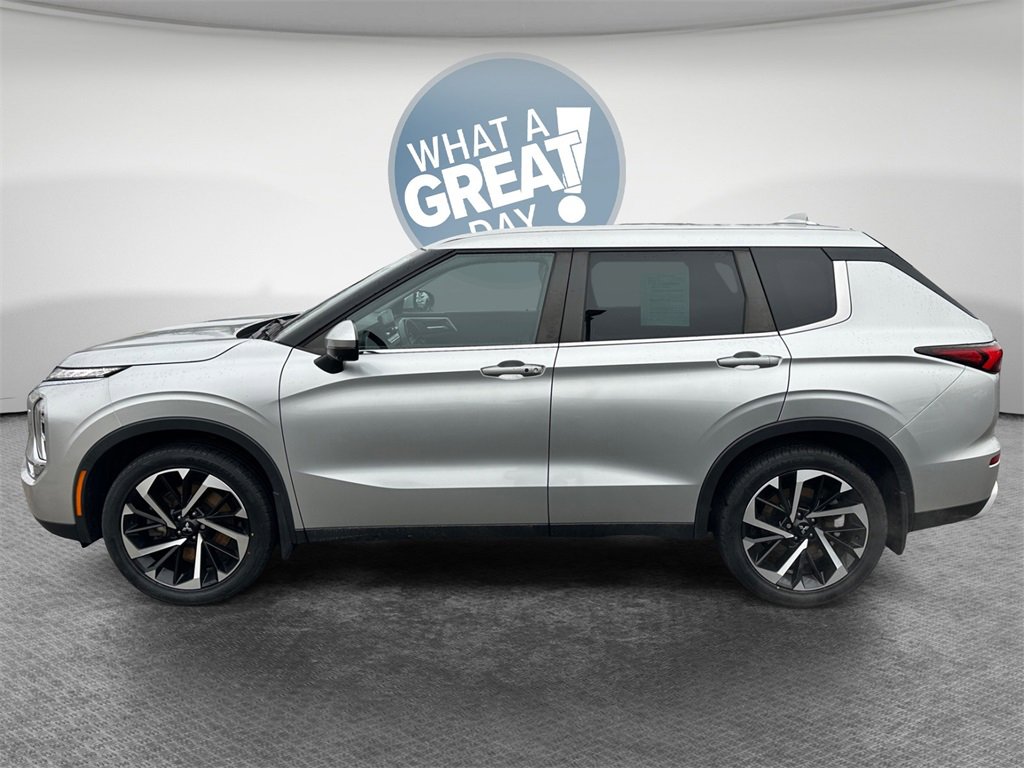 Used 2023 Mitsubishi Outlander SE image 7