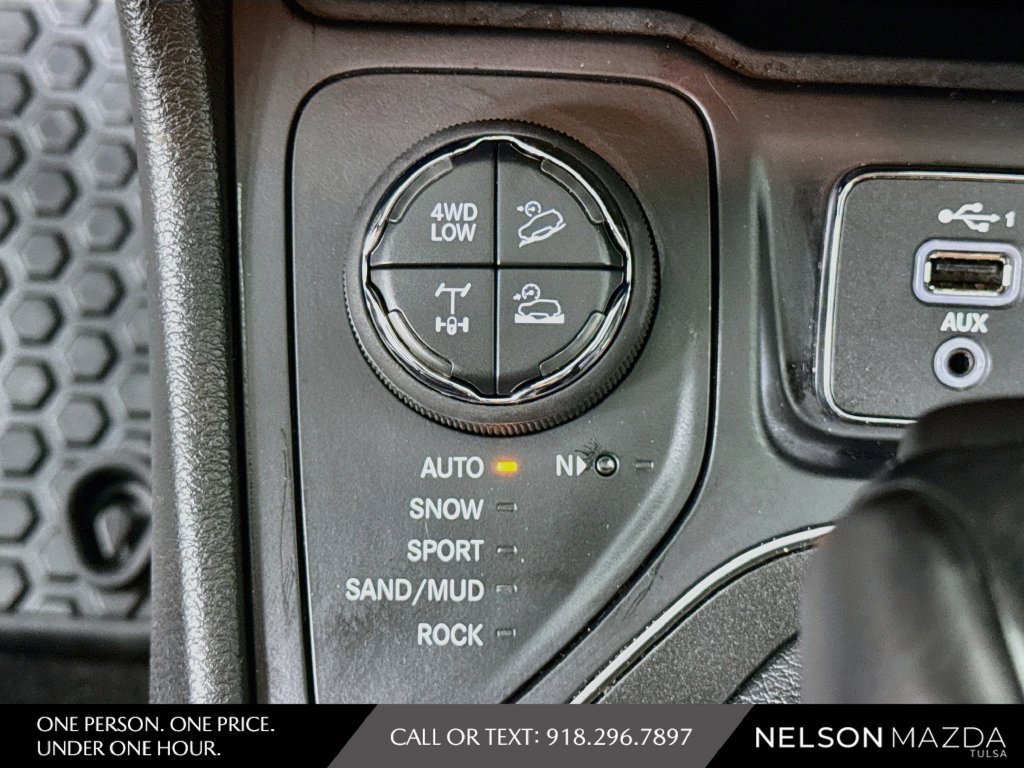 Used 2022 Jeep Cherokee Trailhawk w/ Comfort/Convenience Group AWD/4WD image 31