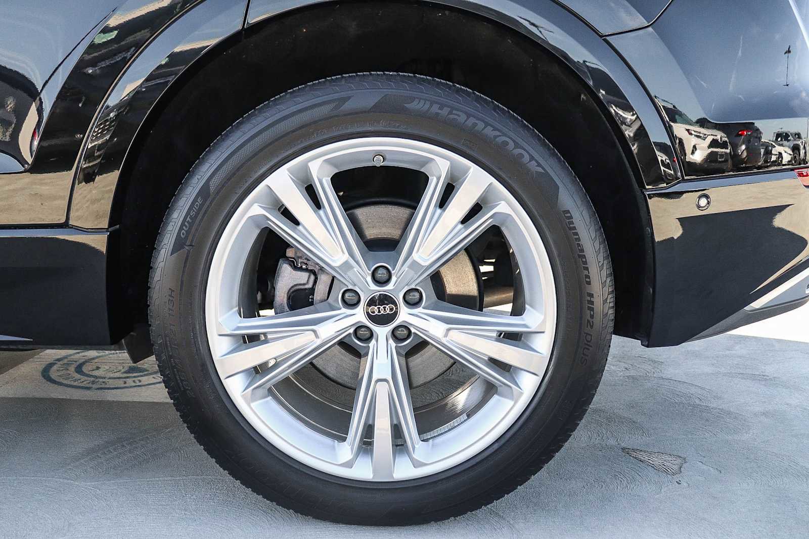 Used 2022 Audi Q8 Premium Plus image 13