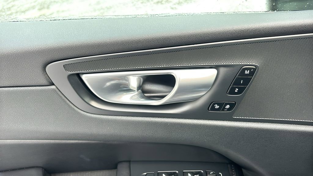 Certified 2024 Volvo XC60 B5 Core w/ Protection Package Premier image 11