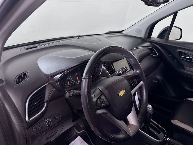 Used 2019 Chevrolet Trax Premier w/ Midnight Edition AWD/4WD image 12