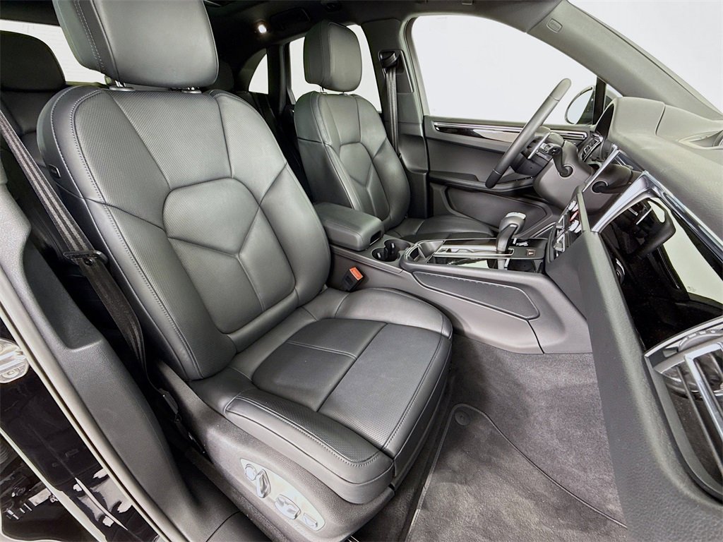Used 2025 Porsche Macan image 30