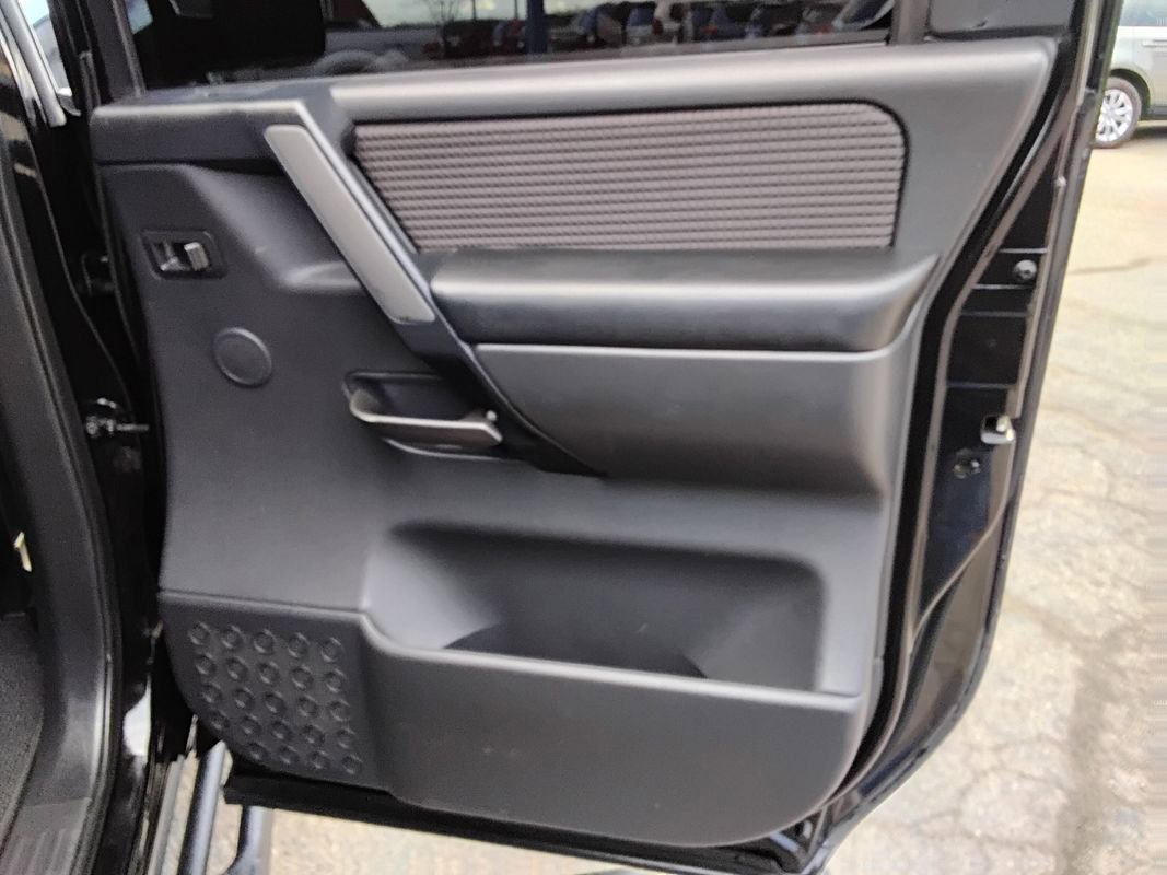 Used 2014 Nissan Titan SV w/ SV Value Truck Package image 16