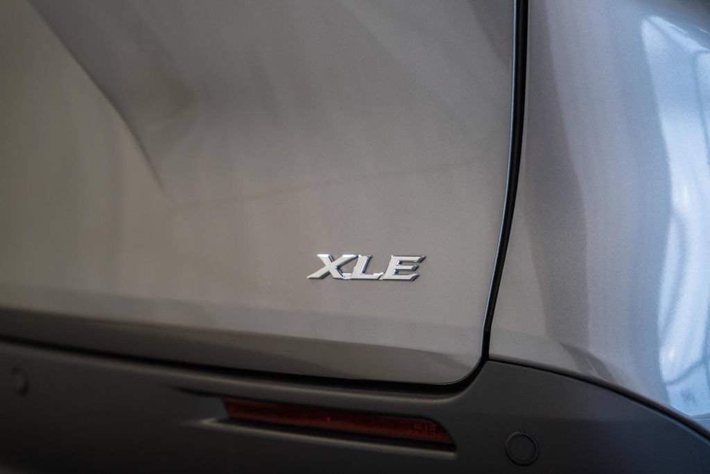 New 2026 Toyota Sienna XLE AWD/4WD image 8