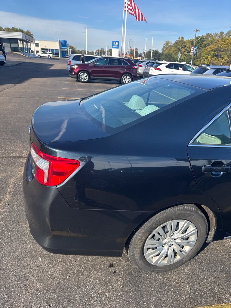 Used 2014 Toyota Camry LE FWD image 3