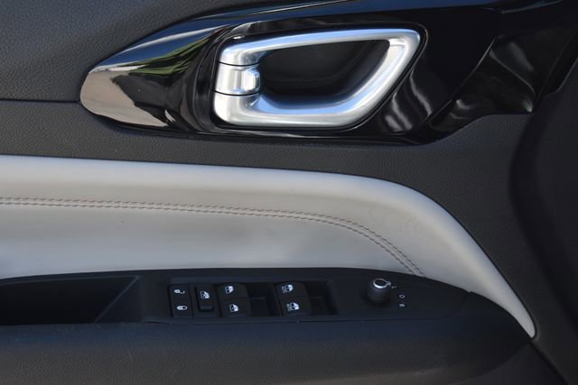 Used 2024 Jeep Compass Limited image 12