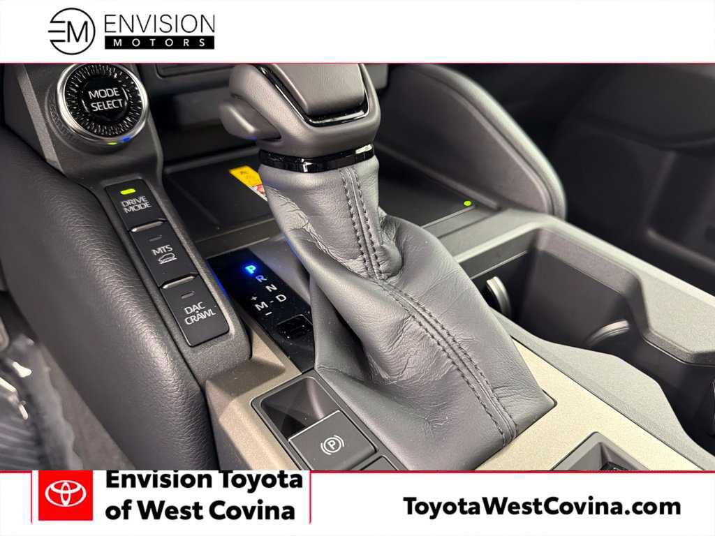 Used 2027 Toyota Land Cruiser AWD/4WD image 32