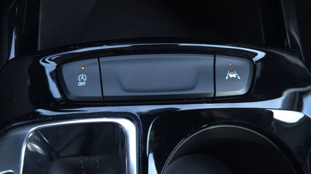 Used 2025 Chevrolet Trax LT w/ LT Convenience Package image 35