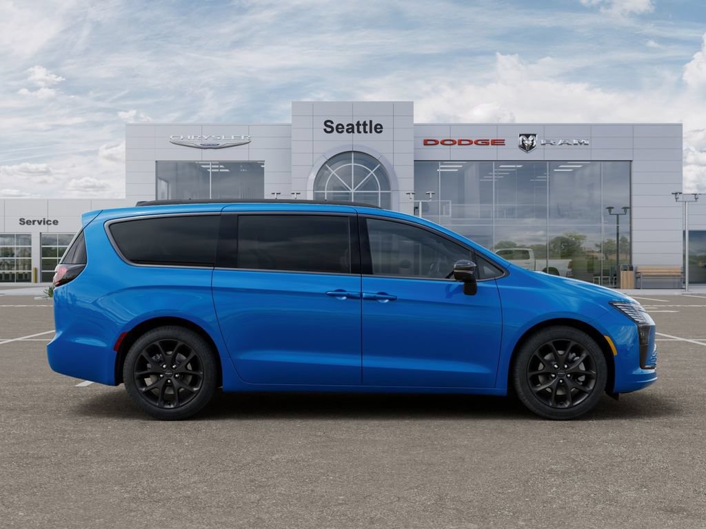New 2027 Chrysler Pacifica Limited AWD/4WD image 22