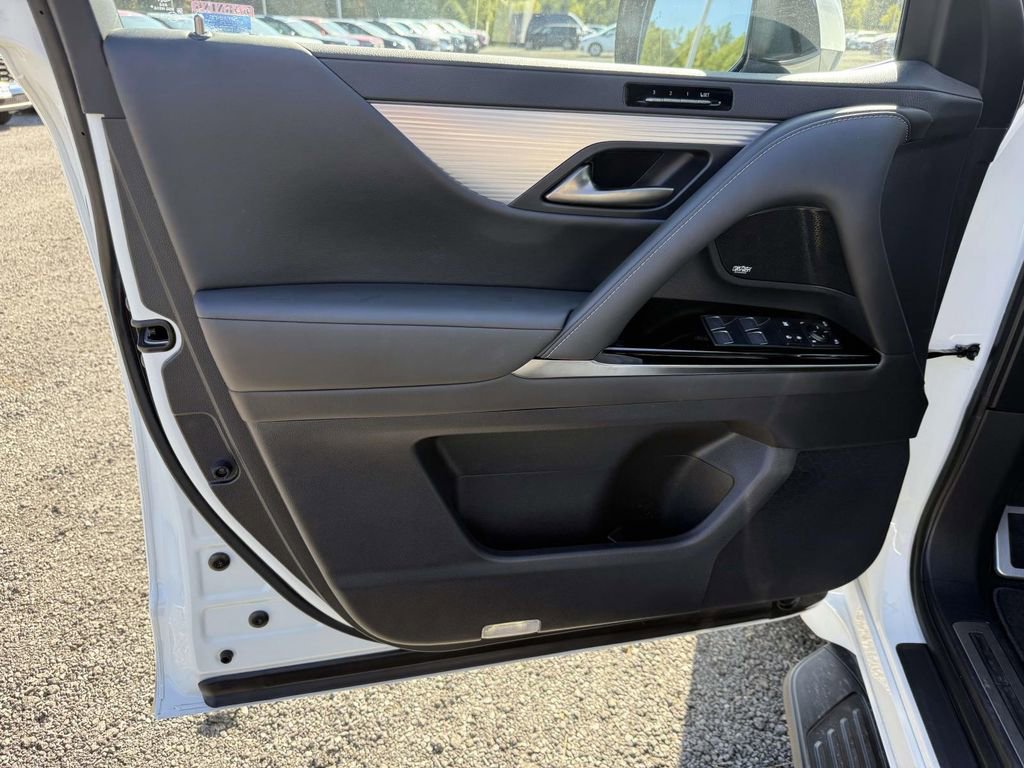 Used 2024 Lexus LX 600 F Sport image 27