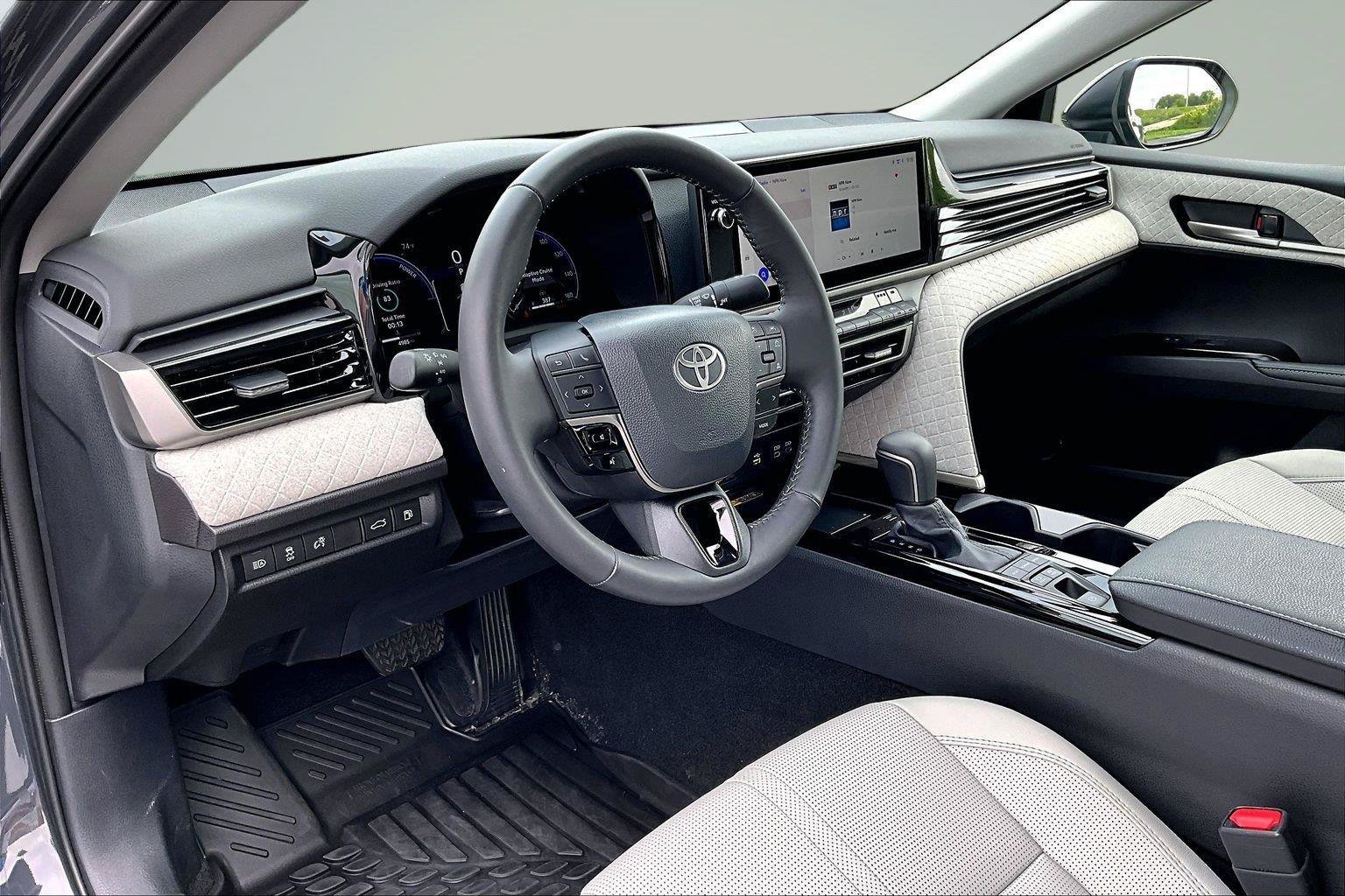 Used 2026 Toyota Camry XLE AWD/4WD image 15