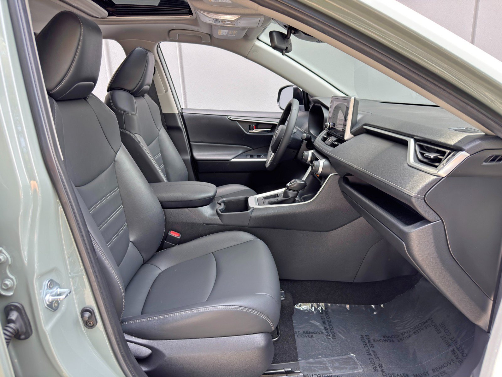 Used 2023 Toyota RAV4 XLE Premium FWD image 15