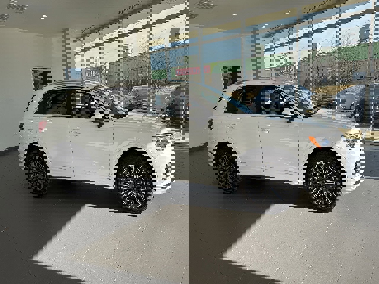 Used 2022 Audi Q3 2.0T Premium w/ Convenience Package image 1