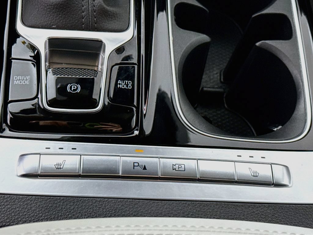 Certified 2024 Kia Carnival EX FWD image 12