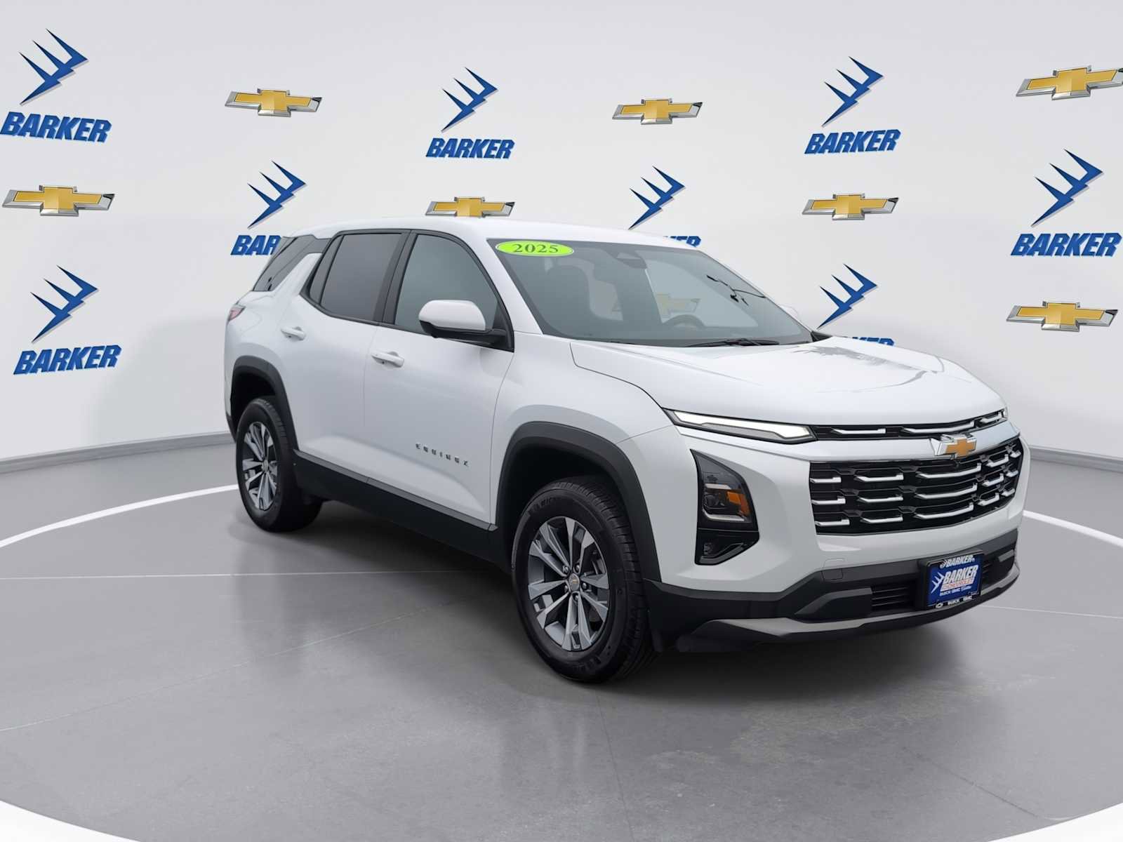 Used 2025 Chevrolet Equinox LT w/ Safety and Technology Package image 2