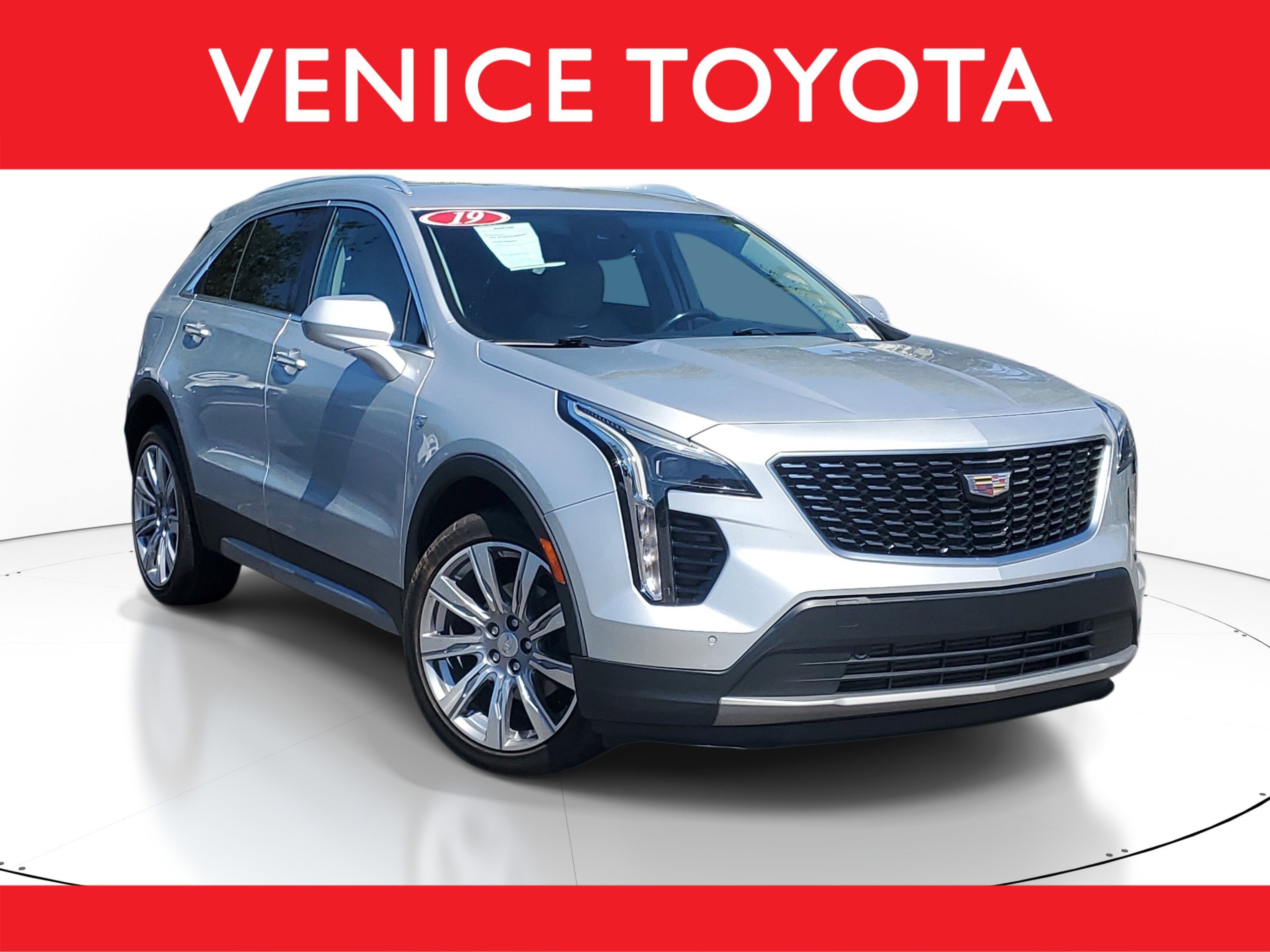 Used 2019 Cadillac XT4 Premium Luxury FWD image 1