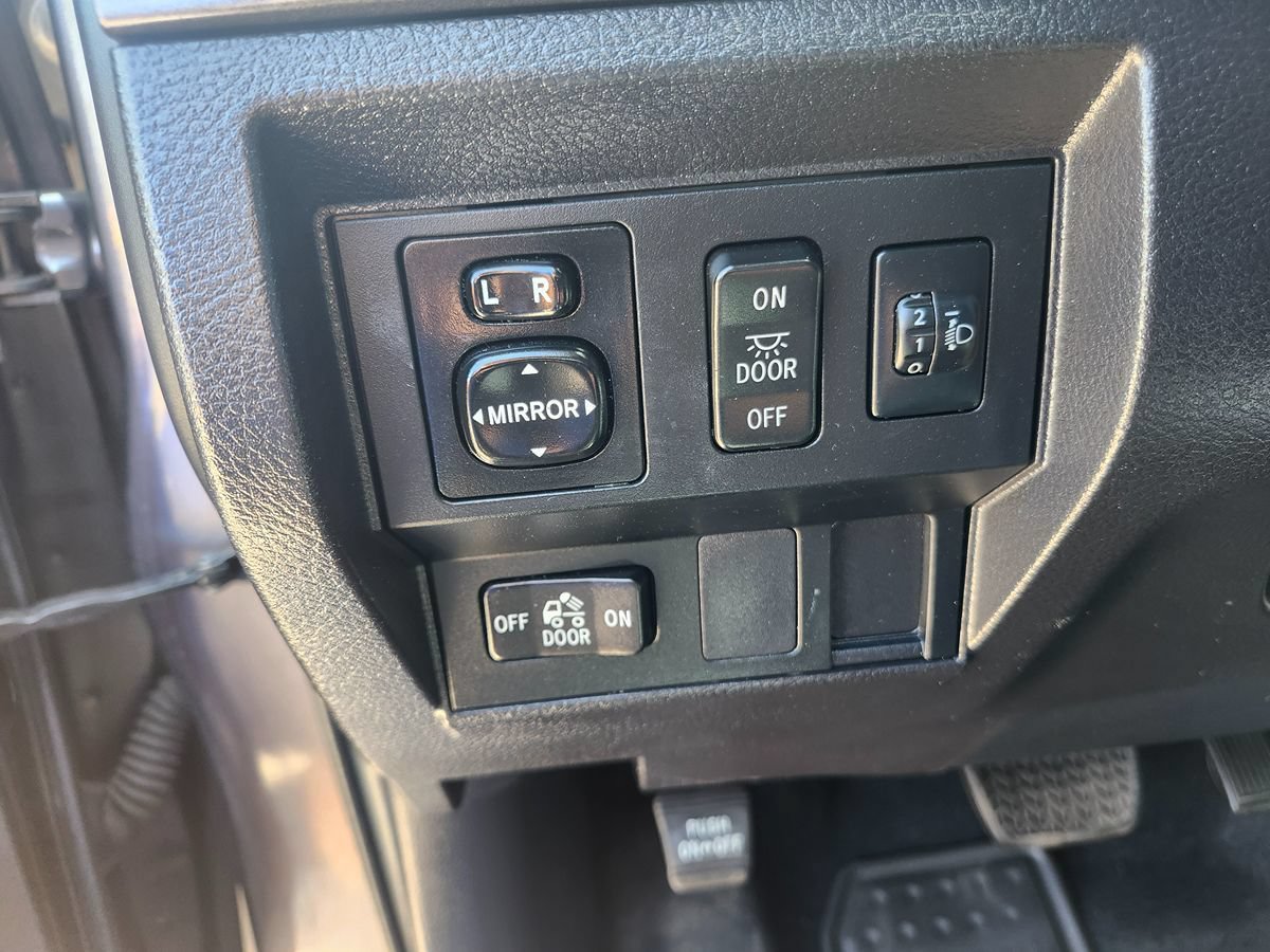 Used 2014 Toyota Tundra SR5 w/ SR5 Upgrade Package RWD image 27