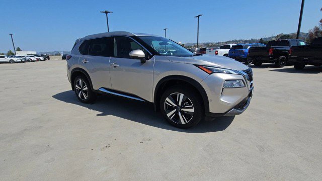 Used 2023 Nissan Rogue SL w/ SL Premium Package FWD image 2