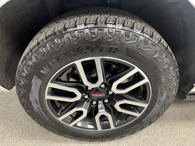 Used 2024 GMC Yukon XL AT4 image 13