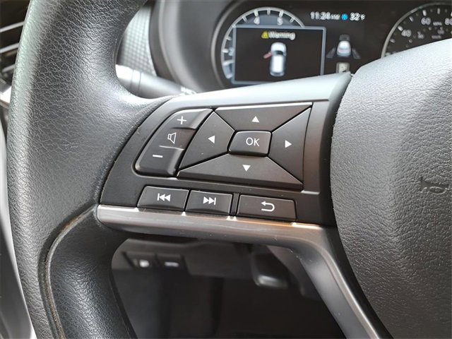 Used 2021 Nissan Kicks SV image 17