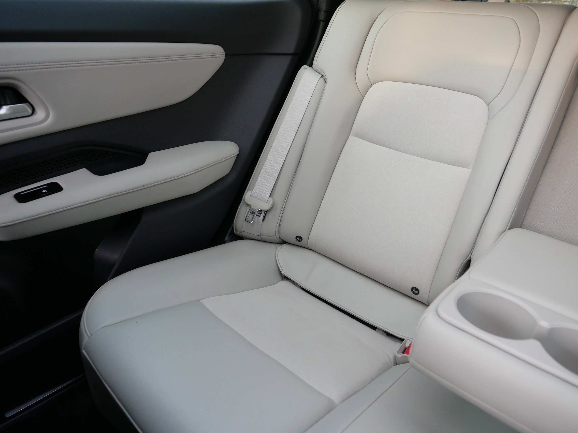 Certified 2023 Nissan Ariya AWD image 12