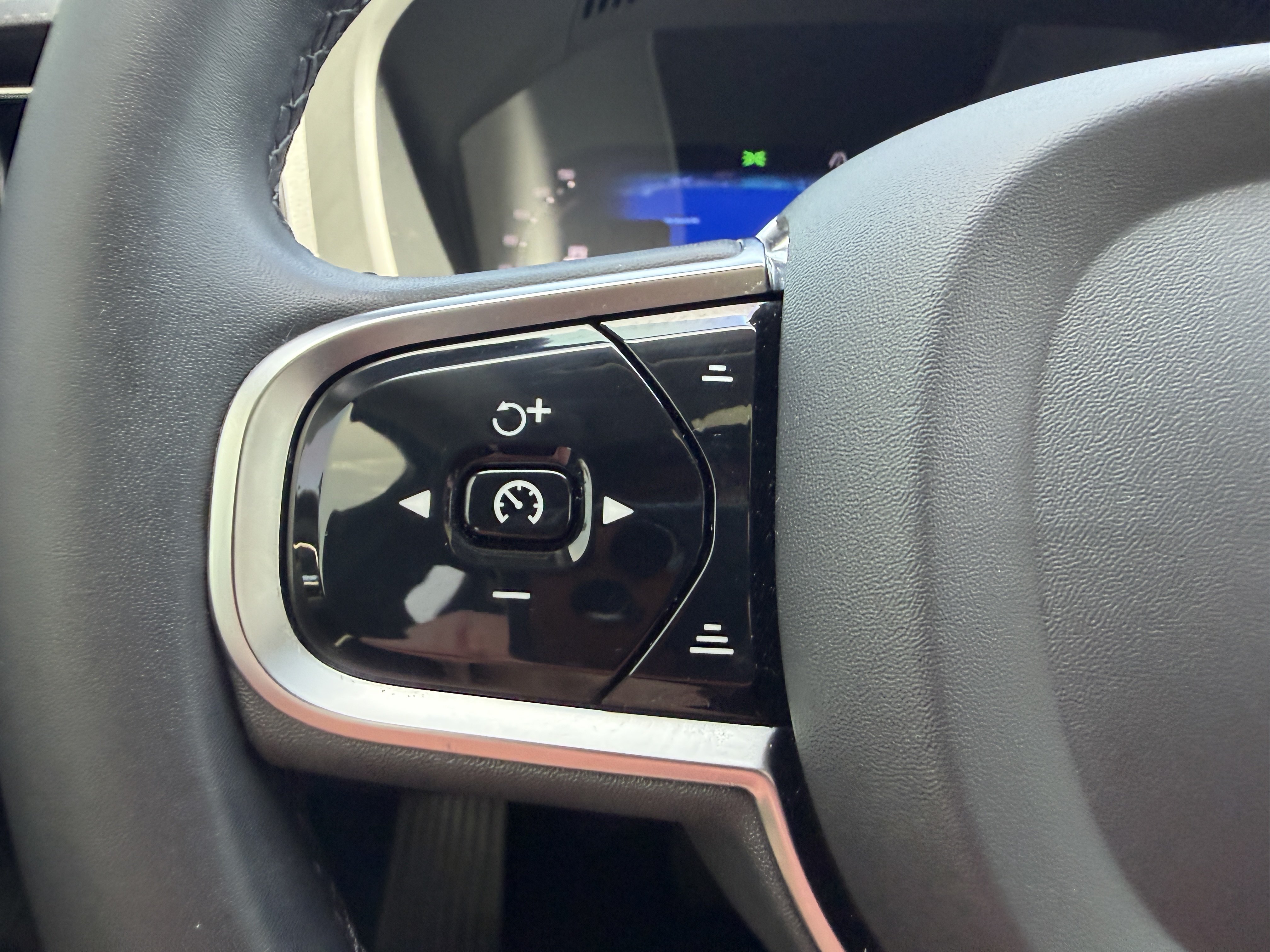 Certified 2023 Volvo XC60 B5 Ultimate w/ Climate Package FWD image 29