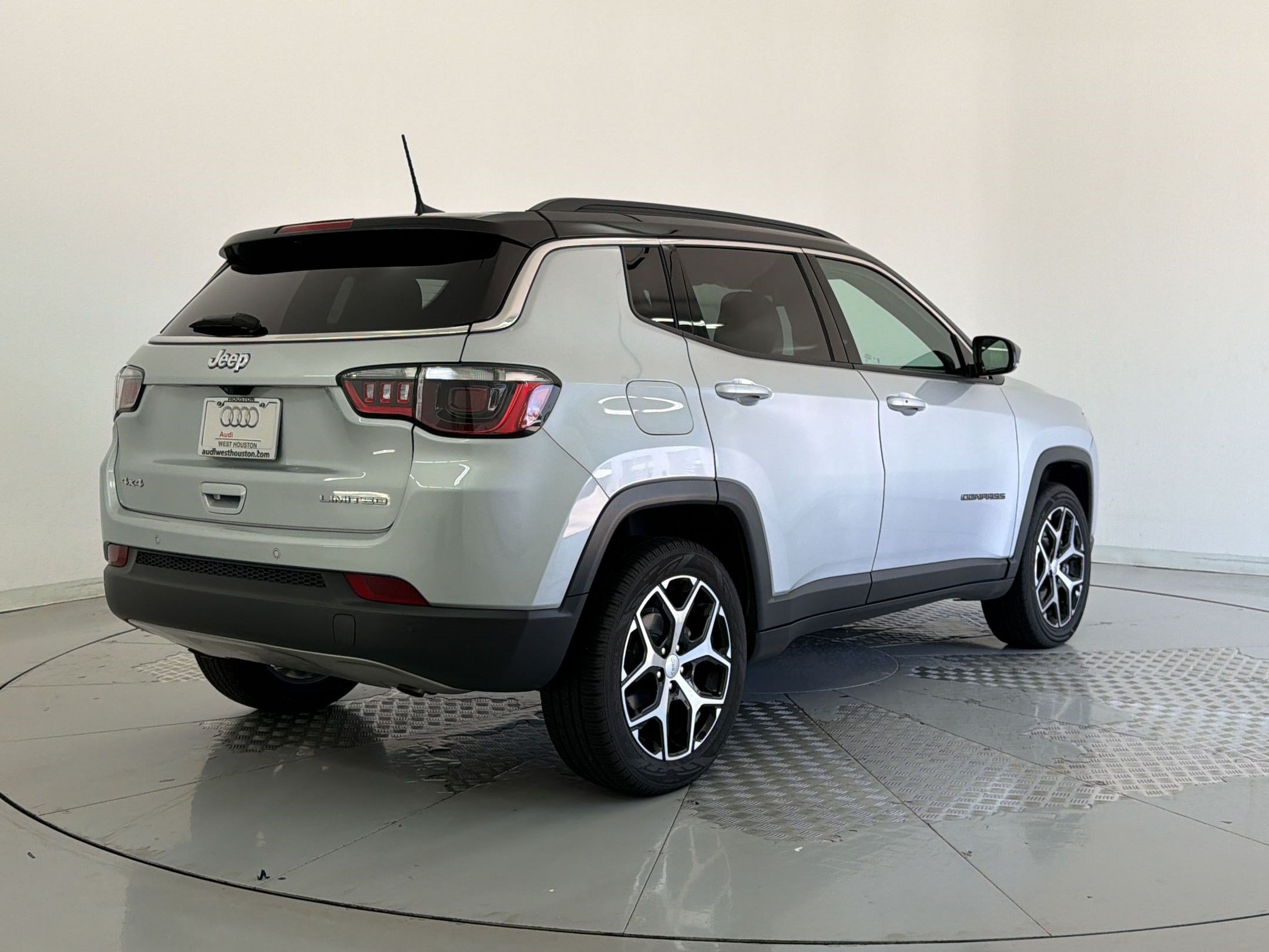 Used 2024 Jeep Compass Limited AWD/4WD image 9