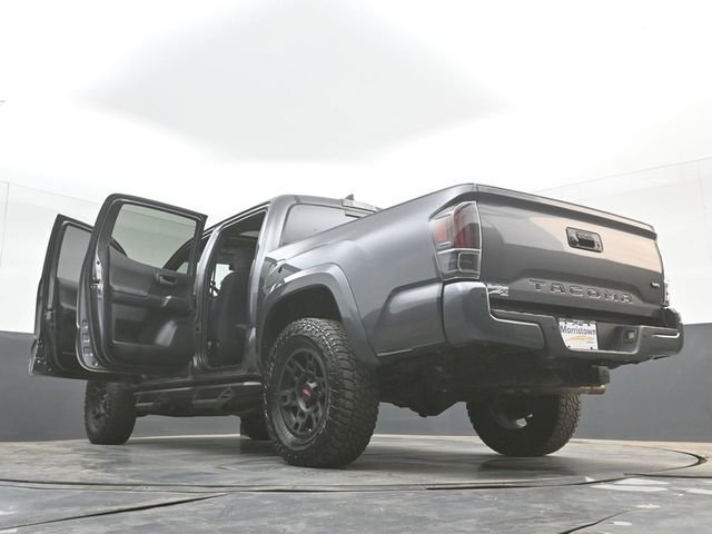 Used 2017 Toyota Tacoma TRD Sport AWD/4WD image 54