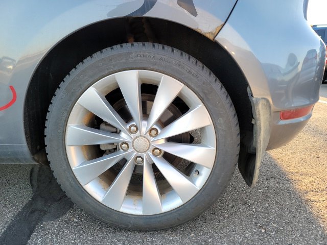 Used 2012 Volkswagen Golf 2-Door FWD image 11