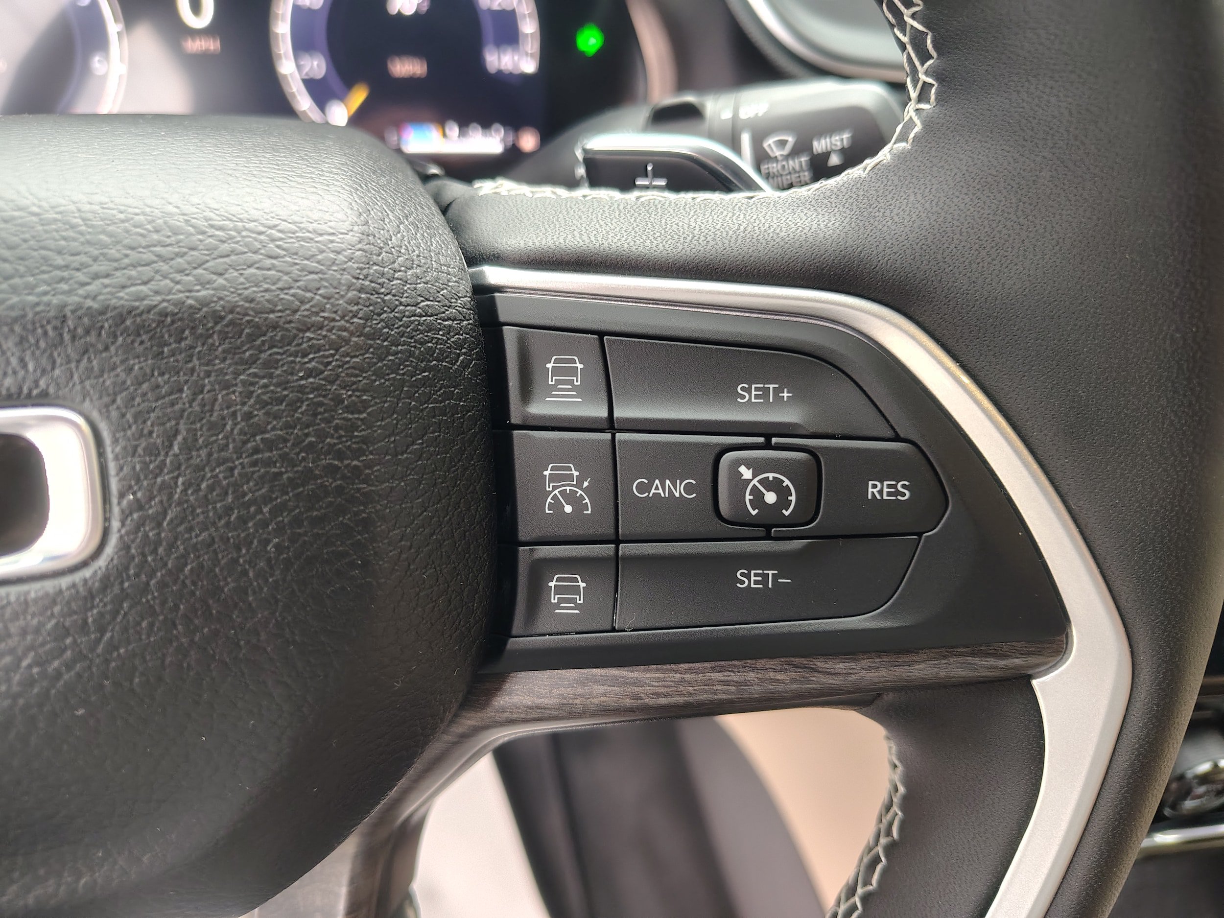 Certified 2024 Jeep Grand Cherokee Limited w/ Luxury Tech Group II AWD/4WD image 33