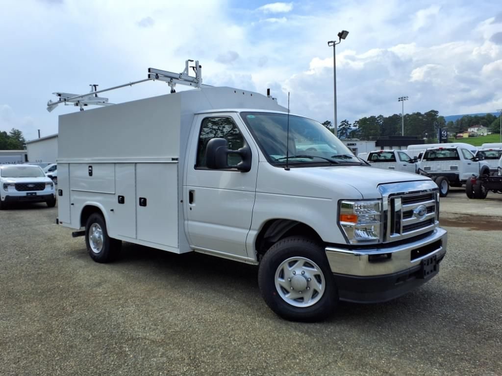 New 2025 Ford E-350 and Econoline 350 Super Duty w/ Power Equipment Group RWD image 3