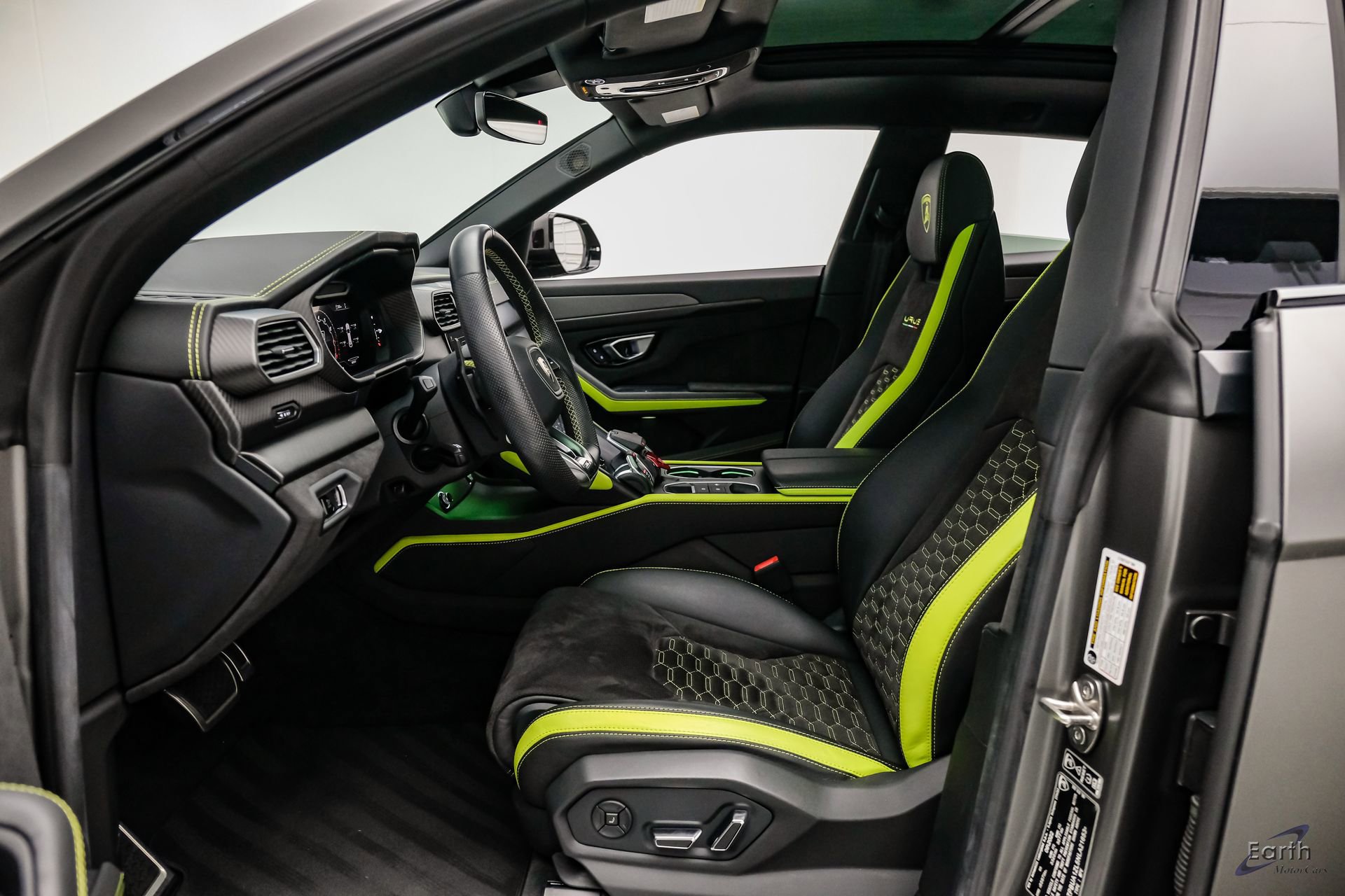 Used 2022 Lamborghini Urus AWD/4WD image 41