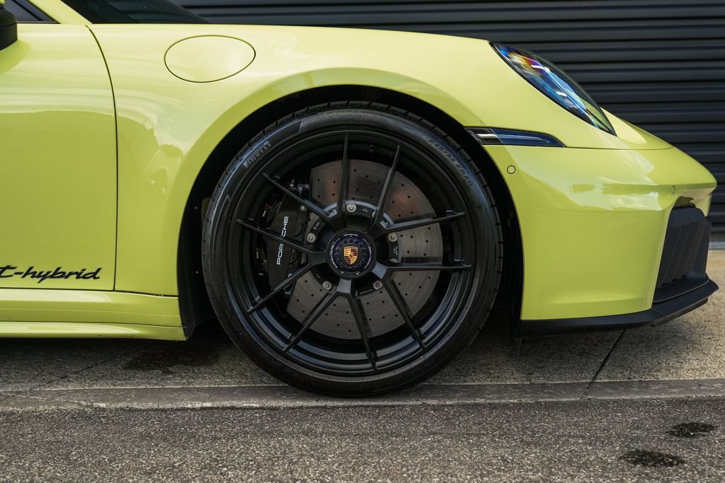 Certified 2025 Porsche 911 Carrera GTS RWD image 34