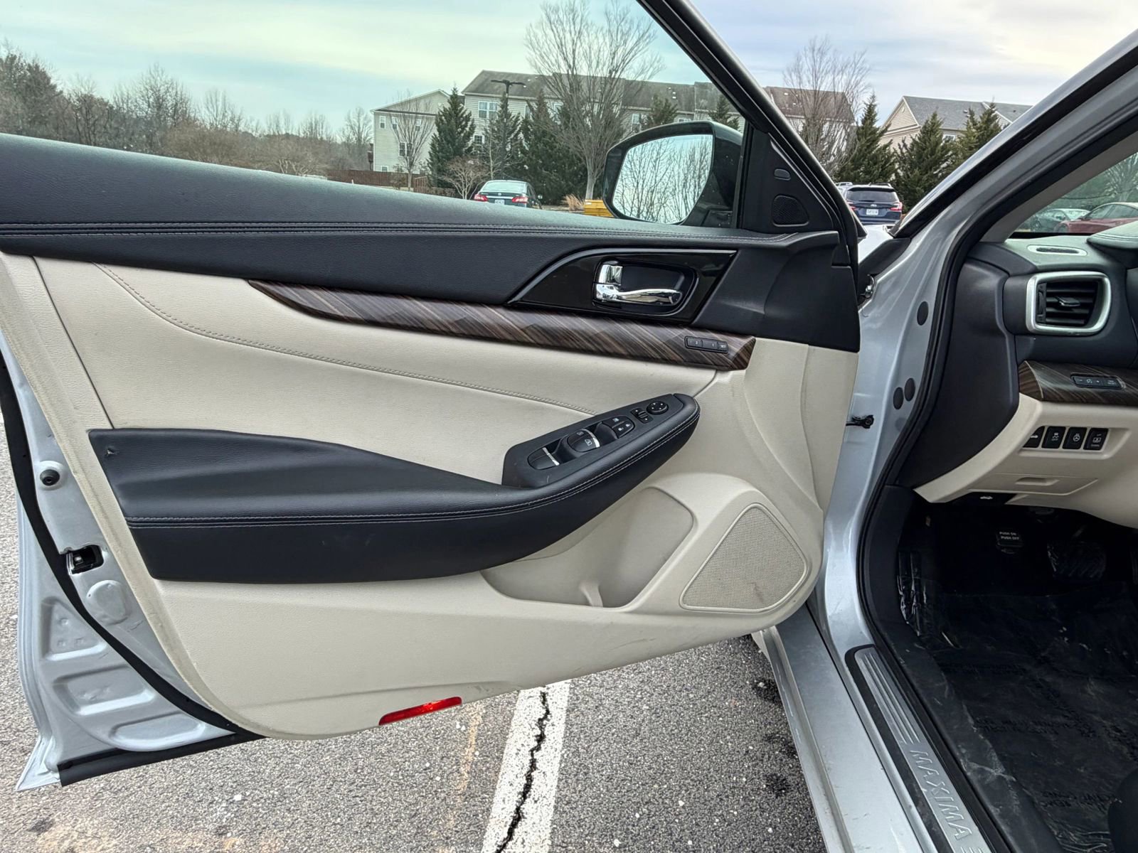 Used 2016 Nissan Maxima Platinum w/ Interior Lighting Package image 14