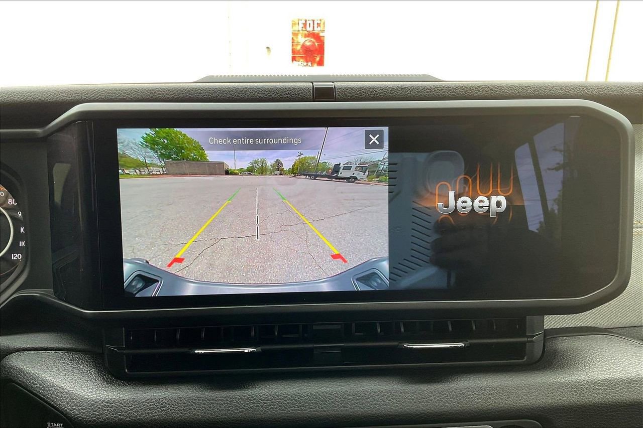 Certified 2025 Jeep Gladiator Sport image 14