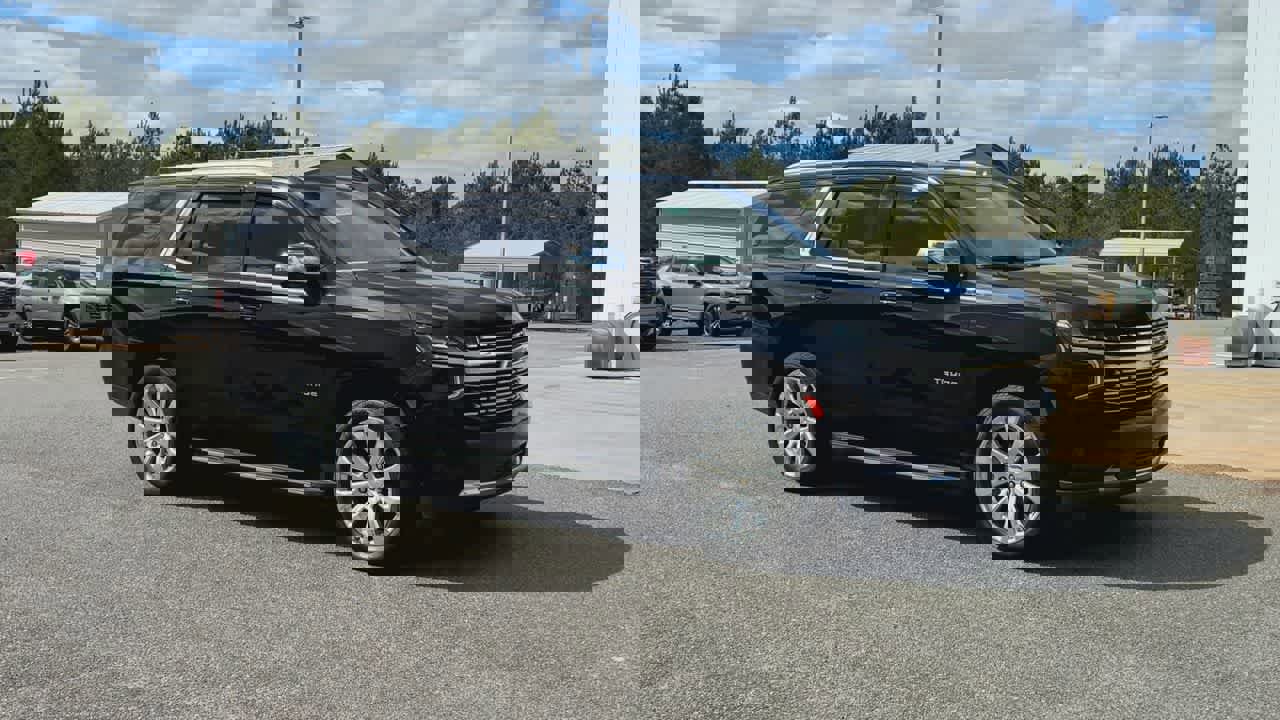 Used 2021 Chevrolet Tahoe Premier w/ Premium Package image 2