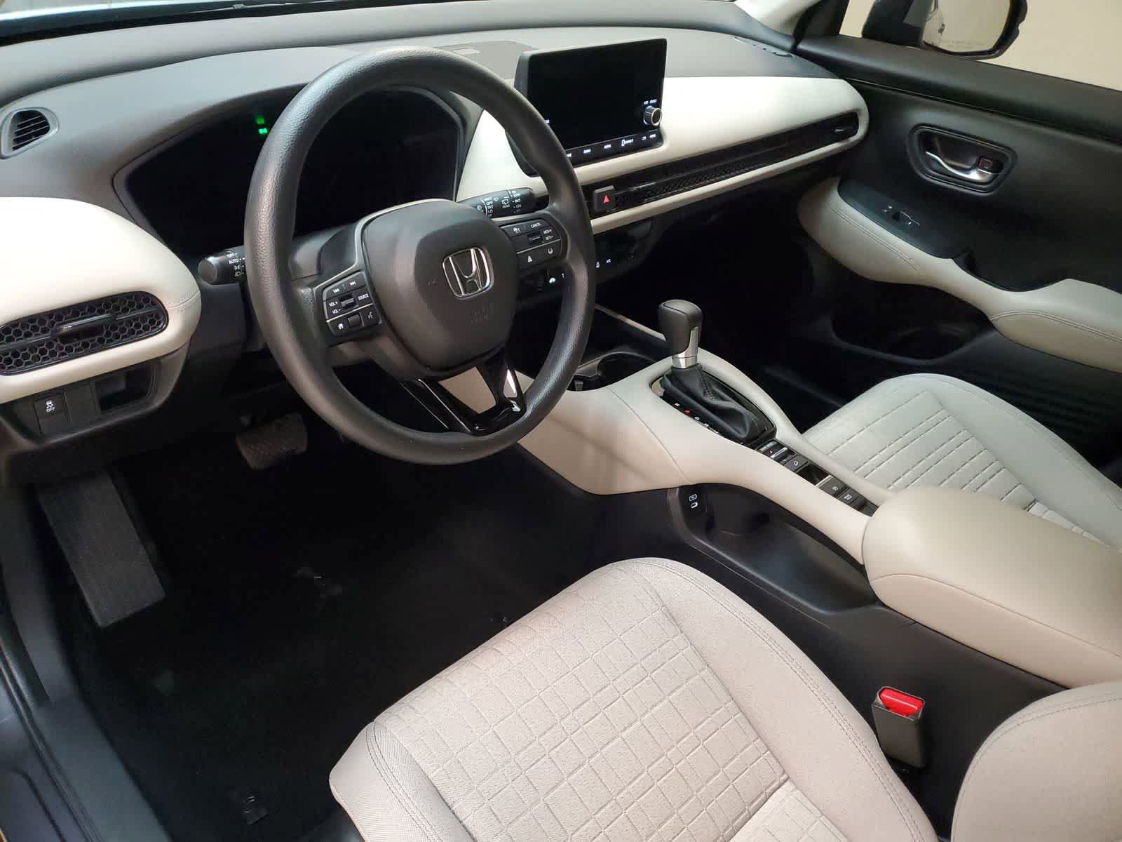Certified 2024 Honda HR-V LX image 2