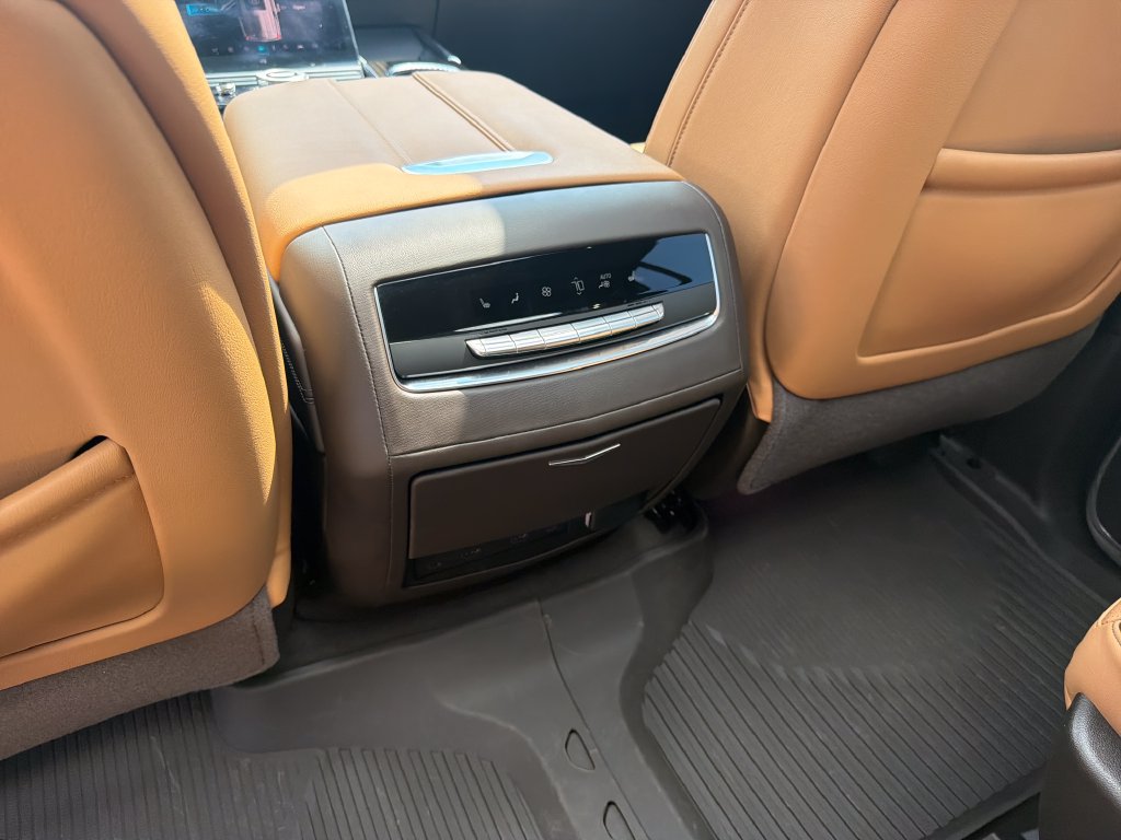 Used 2026 Cadillac Escalade ESV Luxury AWD/4WD image 36