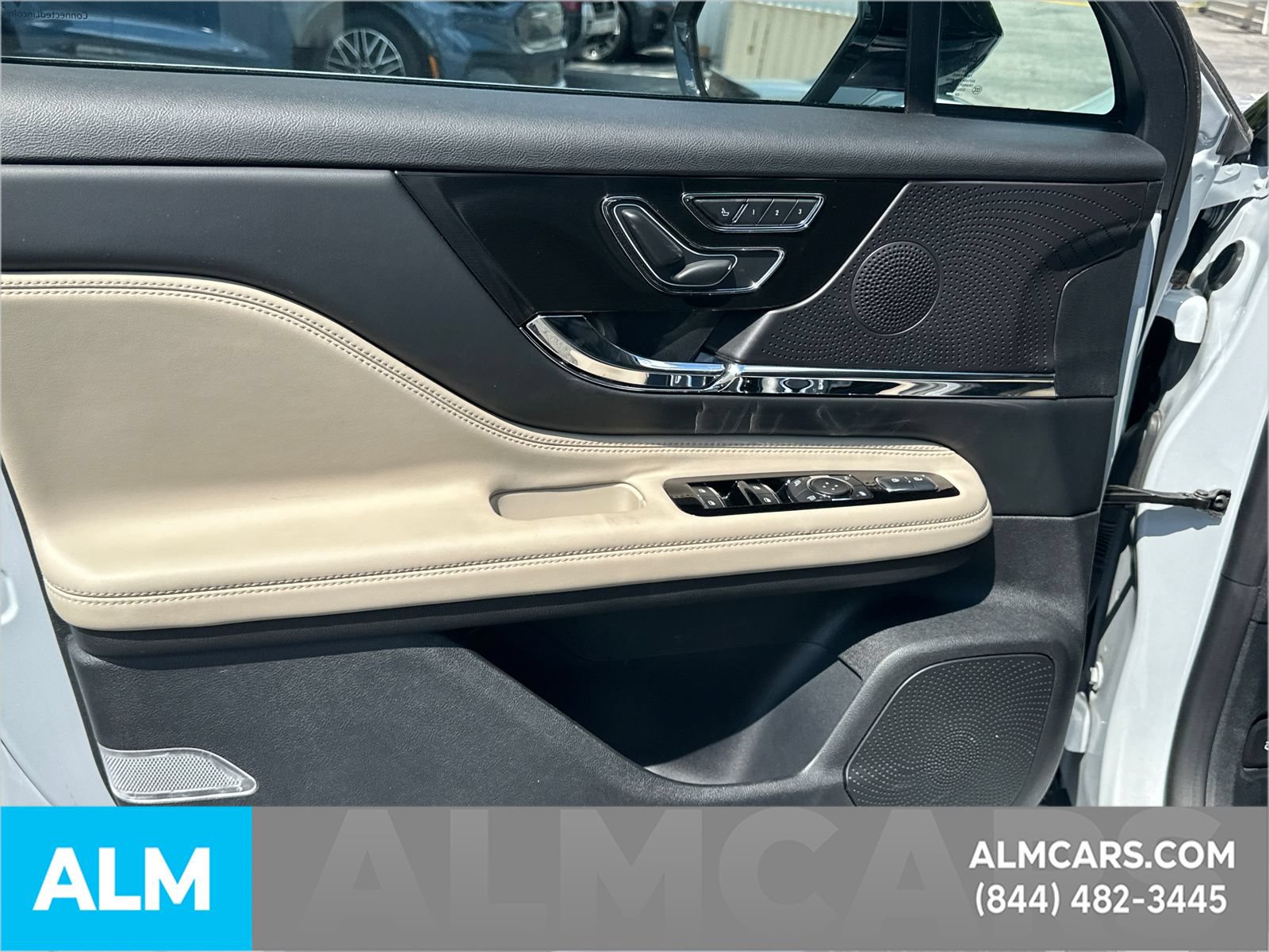 Used 2025 Lincoln Corsair Grand Touring AWD/4WD image 11