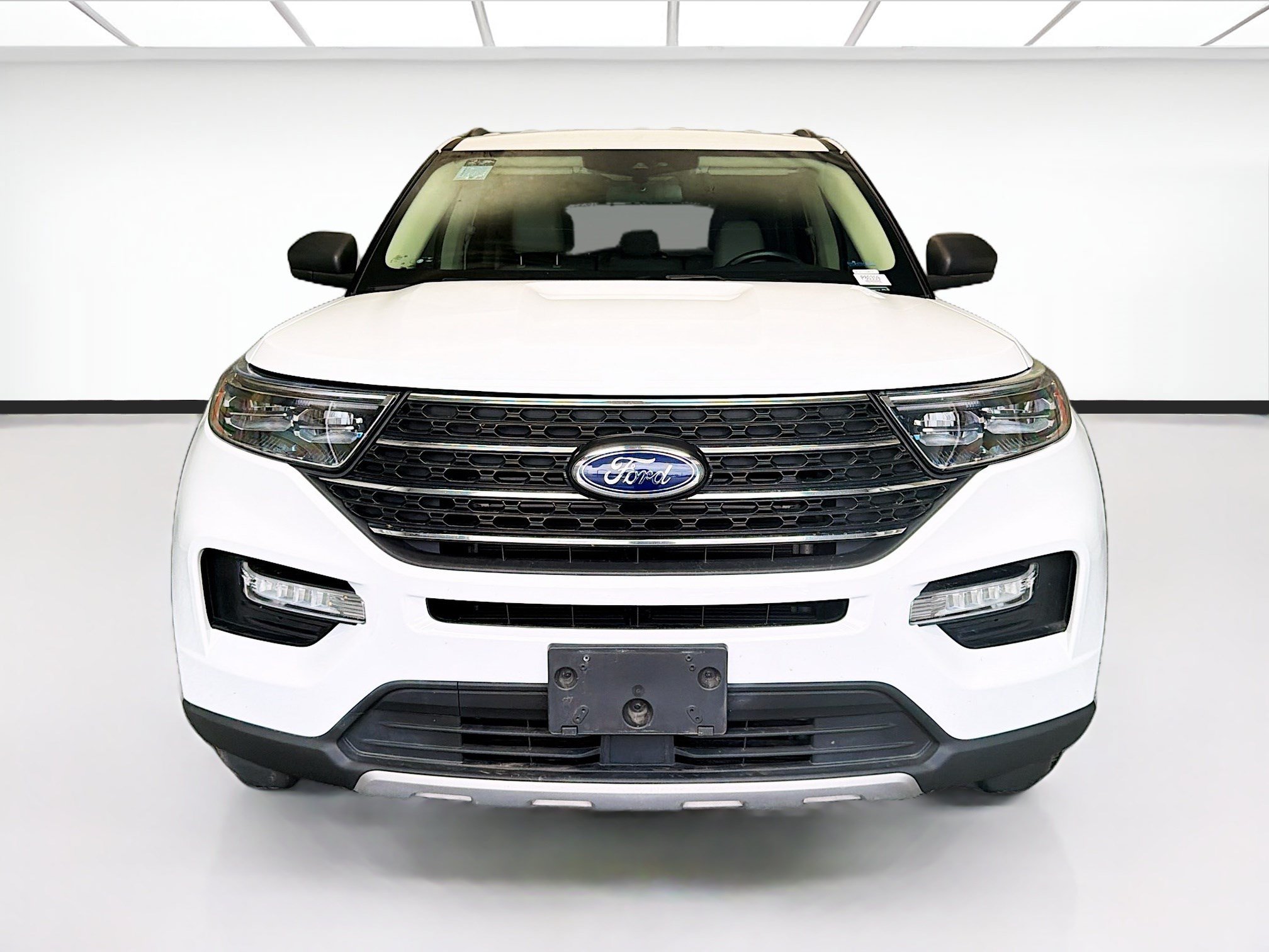 Used 2022 Ford Explorer XLT w/ Equipment Group 202A RWD image 2