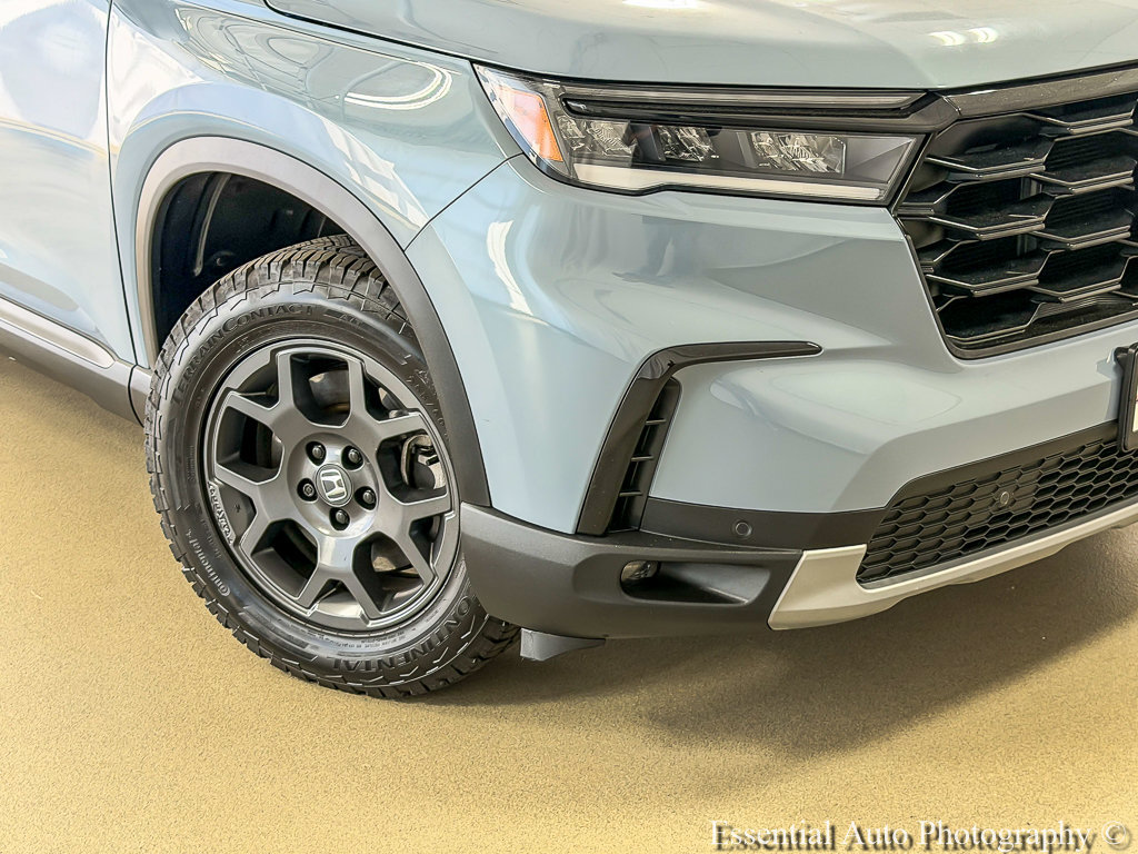 Used 2025 Honda Pilot TrailSport image 4