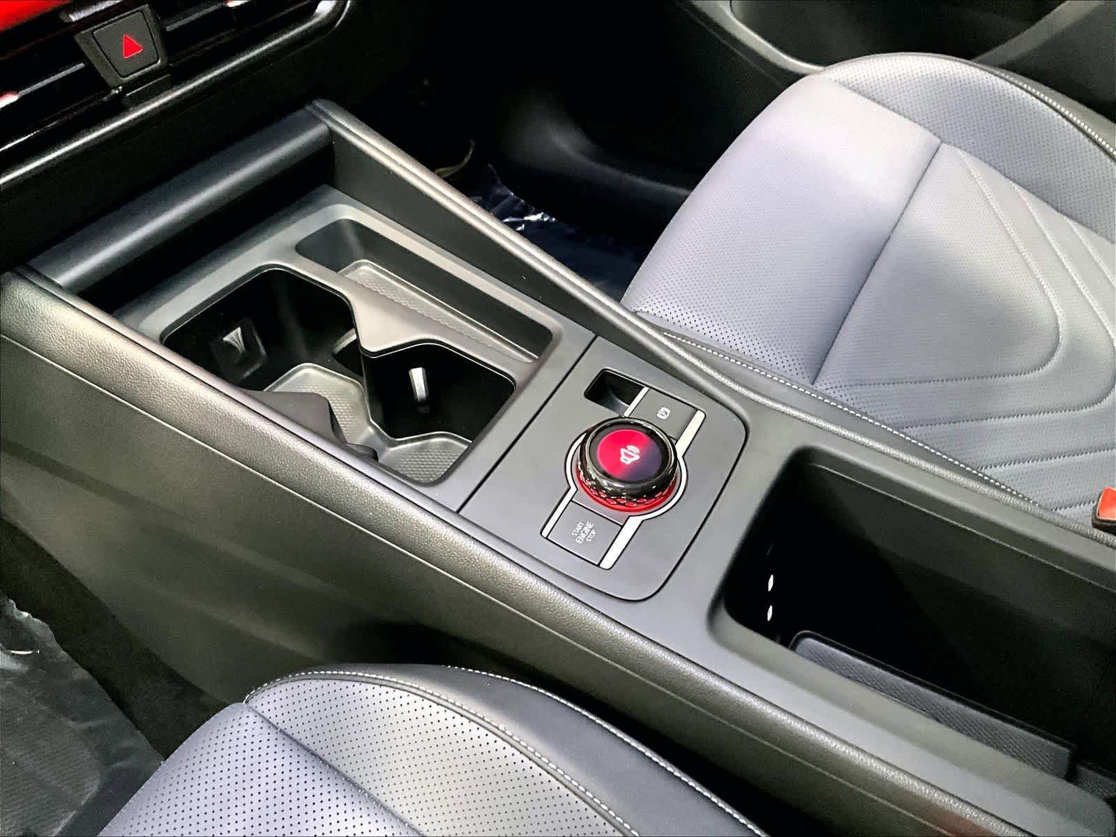 Certified 2025 Volkswagen Tiguan SE FWD image 19