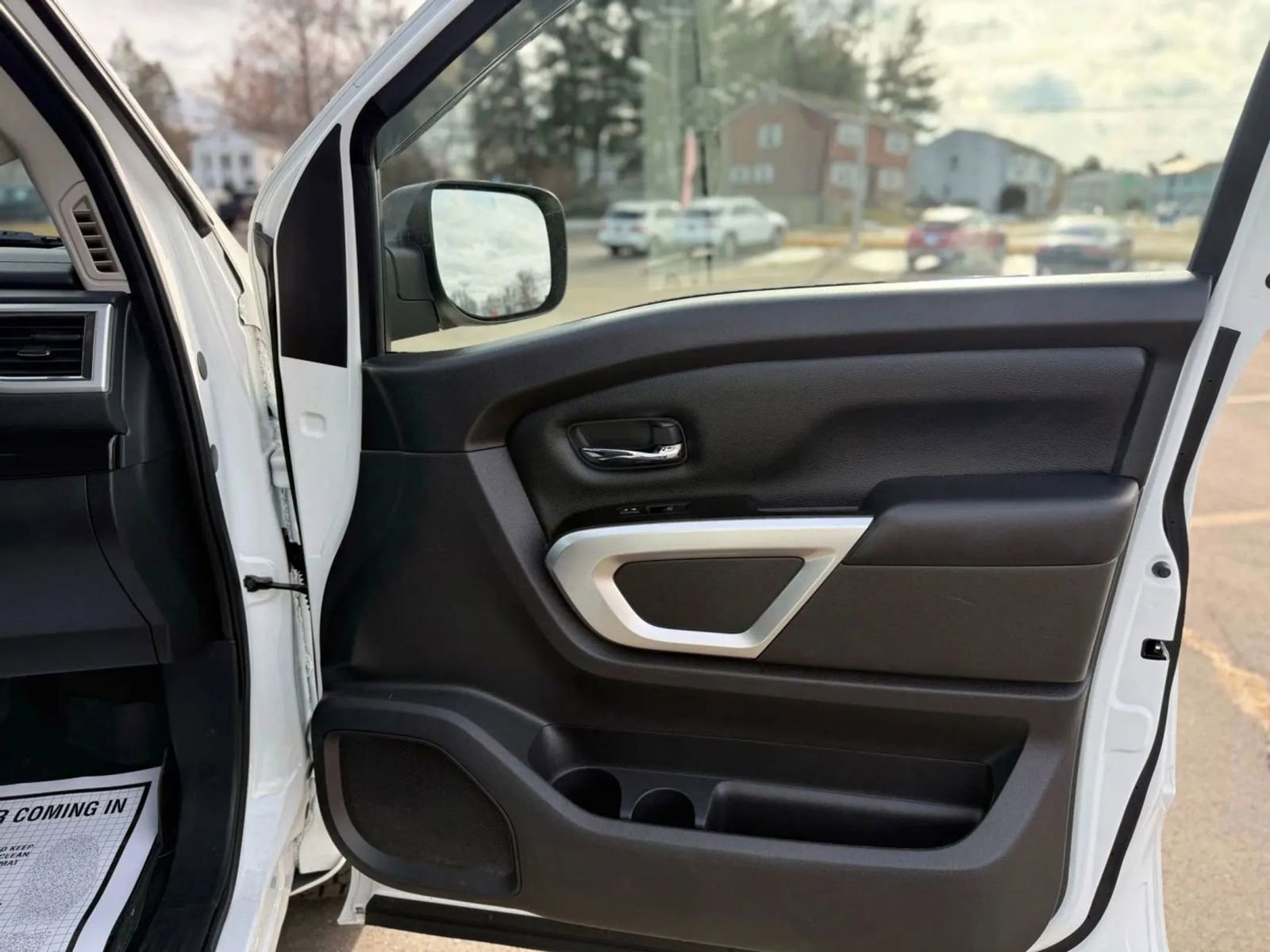 Used 2018 Nissan Titan SV AWD/4WD image 21