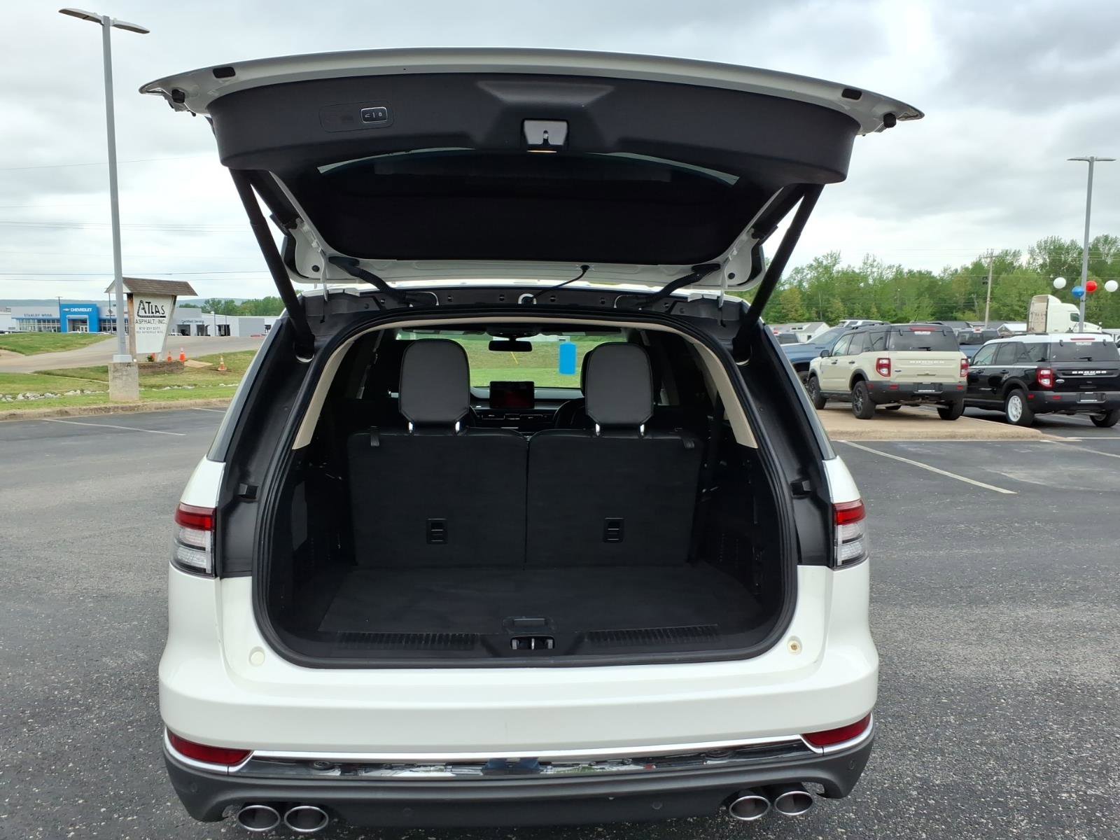 Used 2023 Lincoln Aviator AWD w/ Premium Package image 5