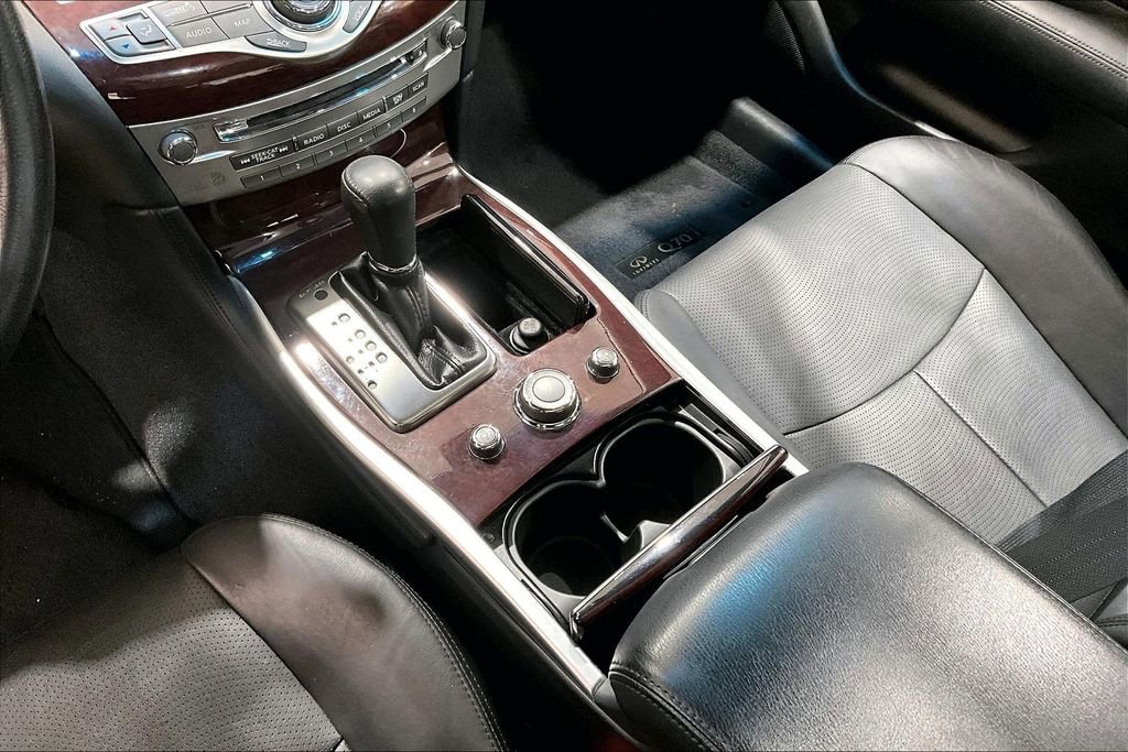 Used 2019 INFINITI Q70 Luxe image 14